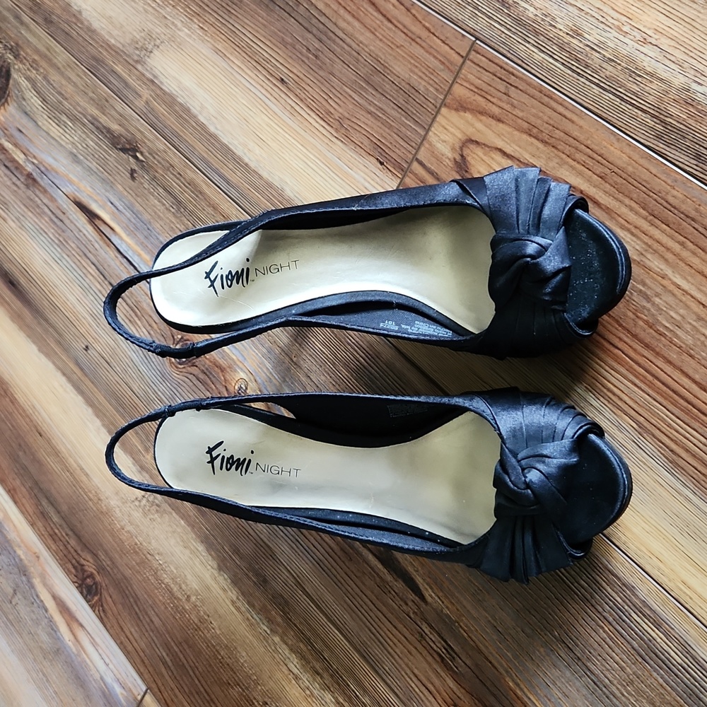 Fioni night black slingback pumps size 6